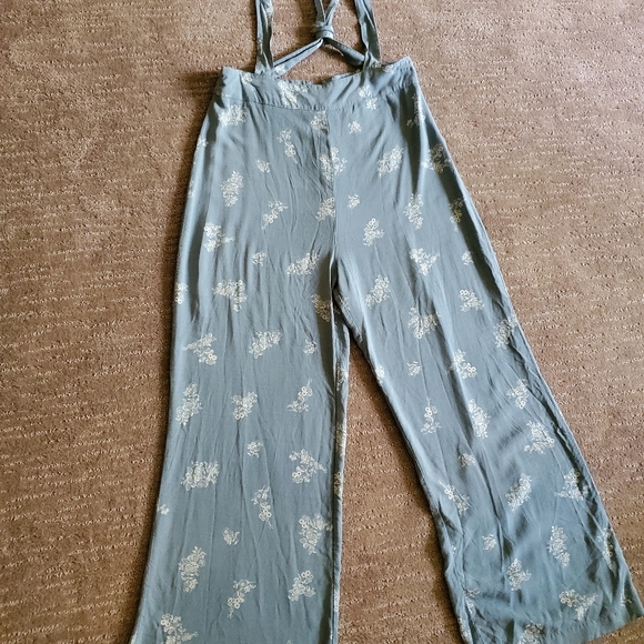 Target Wild Fable Romper Overalls blue floral - Picture 4 of 7